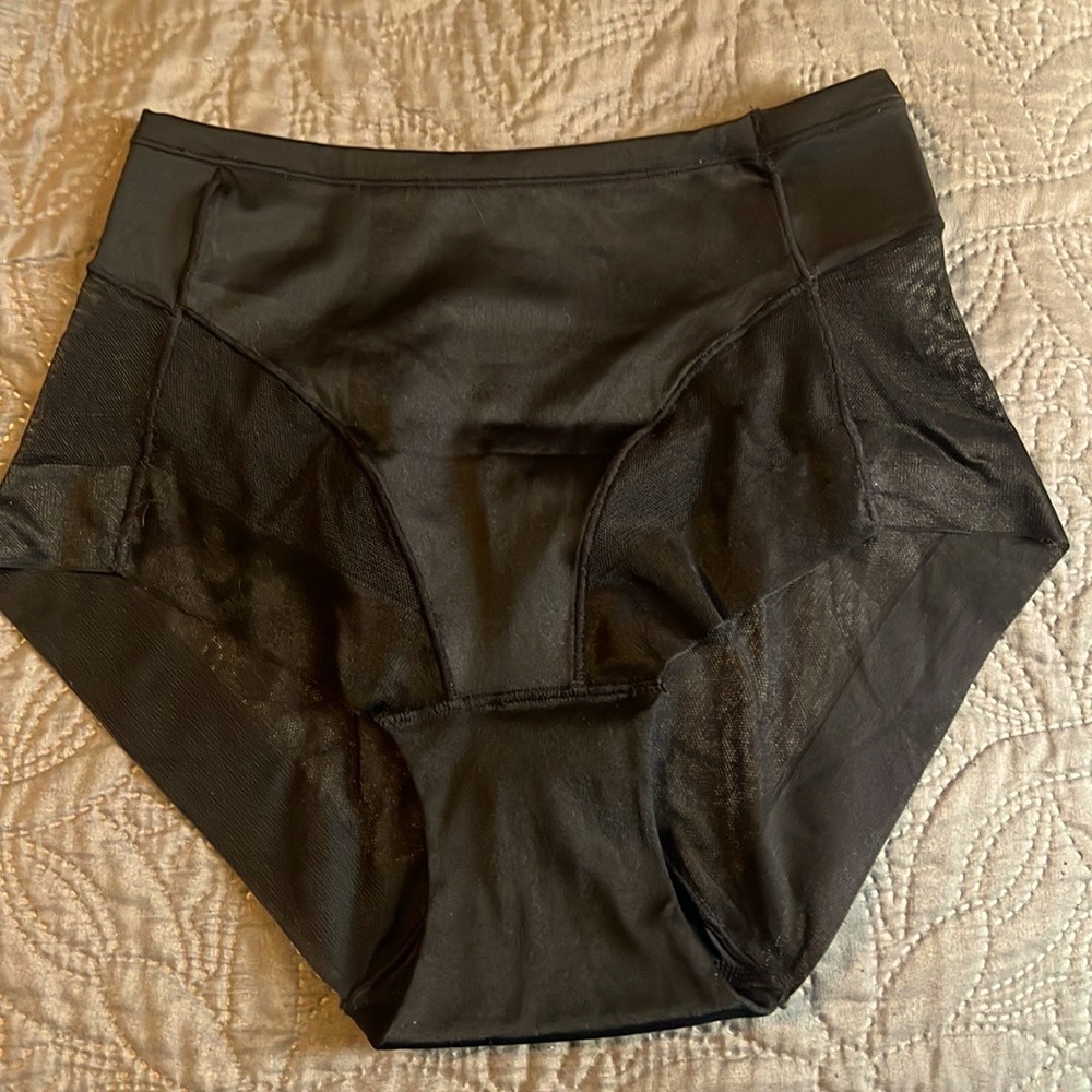 Good and soft fabric, very good quality. so comfy!